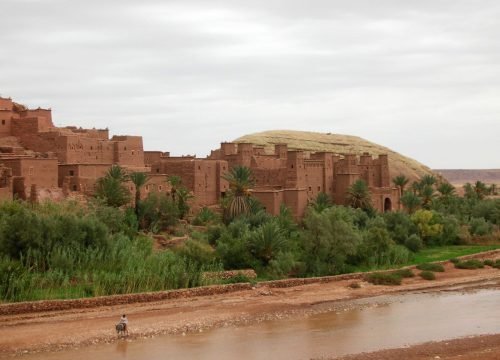 How far is desert from Marrakech